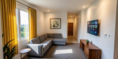  5 LIVING AREA